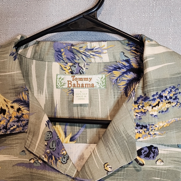 tommy bahama shirt size large 100% silk - Picture 2 of 3